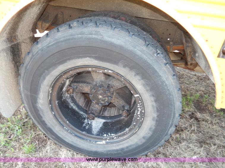 image for item D8041 1993 International Thomas school bus