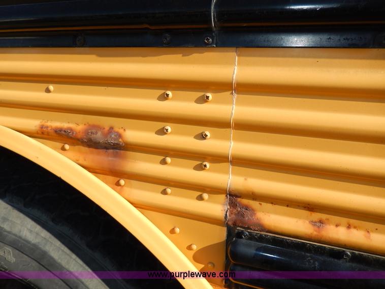 image for item D8041 1993 International Thomas school bus