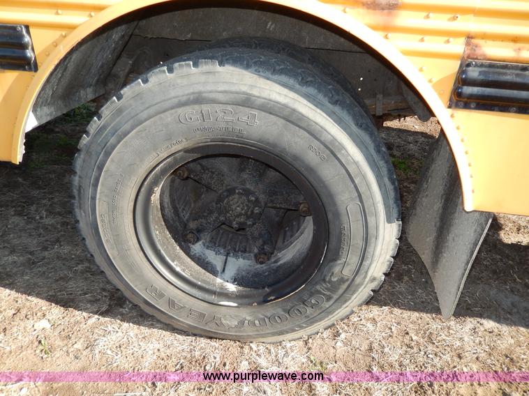 image for item D8041 1993 International Thomas school bus