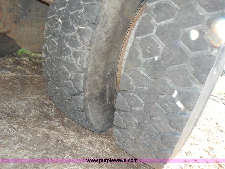 image for item D8041 1993 International Thomas school bus