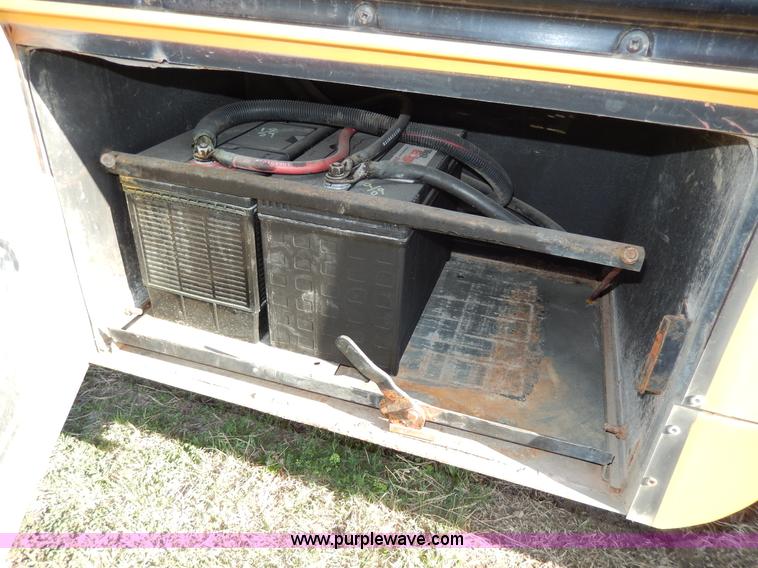 image for item D8041 1993 International Thomas school bus