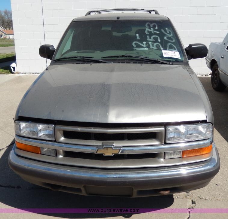 image for item D8043 2000 Chevrolet Blazer LT SUV