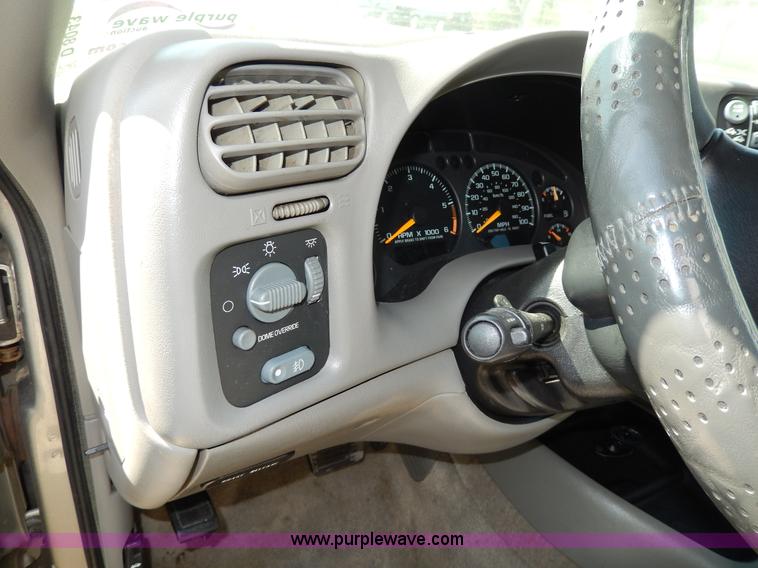 image for item D8043 2000 Chevrolet Blazer LT SUV