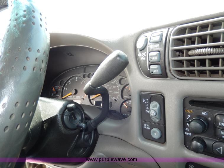 image for item D8043 2000 Chevrolet Blazer LT SUV