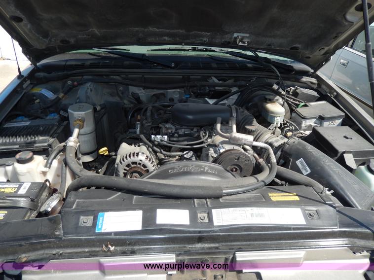 image for item D8043 2000 Chevrolet Blazer LT SUV