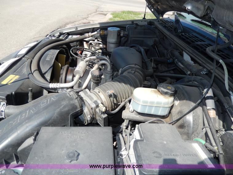 image for item D8043 2000 Chevrolet Blazer LT SUV