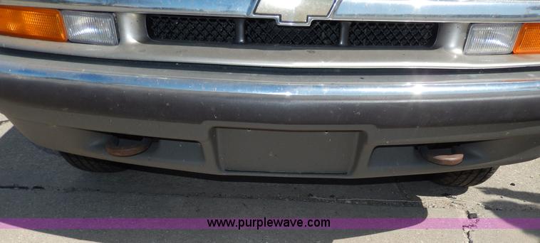 image for item D8043 2000 Chevrolet Blazer LT SUV