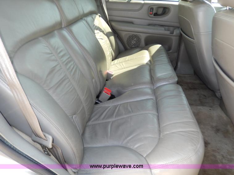 image for item D8043 2000 Chevrolet Blazer LT SUV