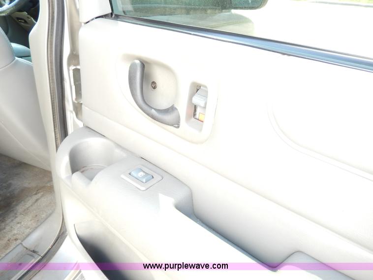 image for item D8043 2000 Chevrolet Blazer LT SUV