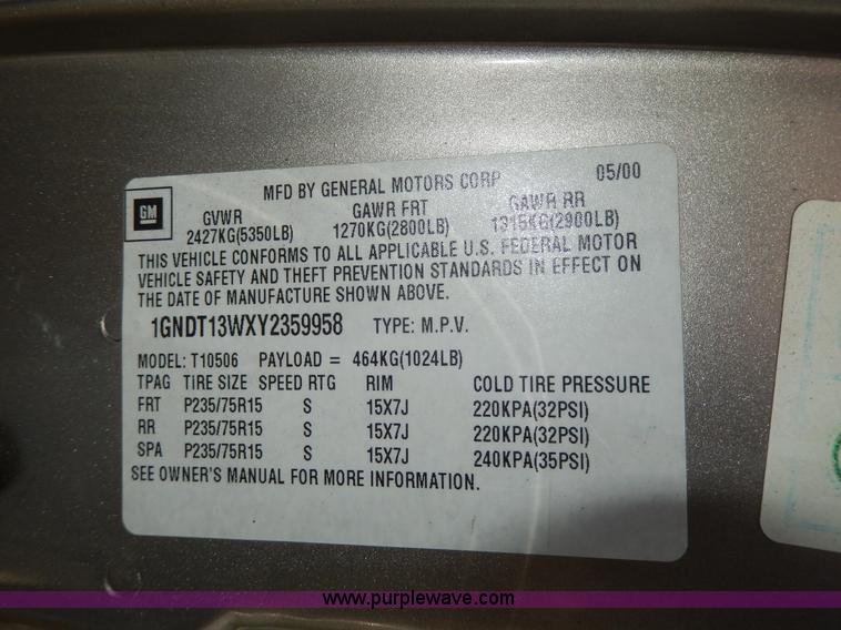 image for item D8043 2000 Chevrolet Blazer LT SUV