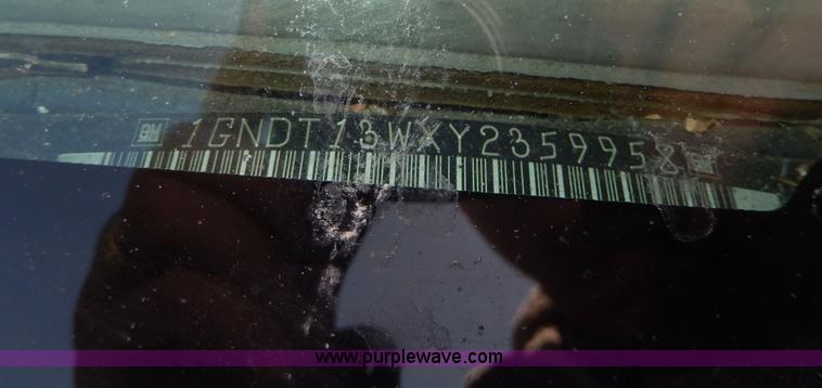 image for item D8043 2000 Chevrolet Blazer LT SUV