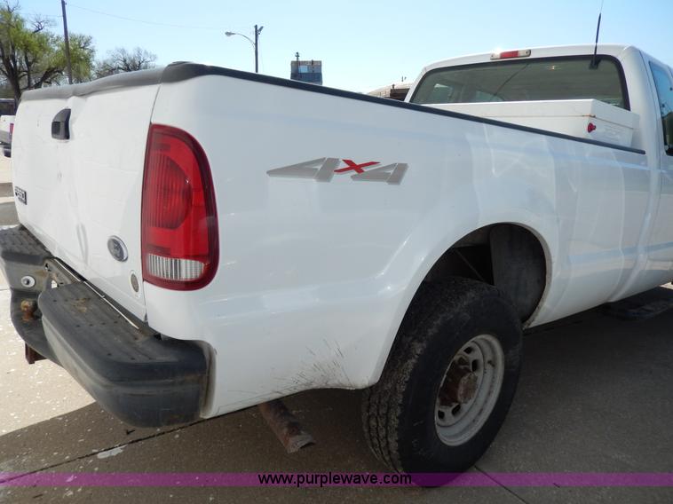 image for item D8045 1999 Ford F250 Super Duty SuperCab pickup truck