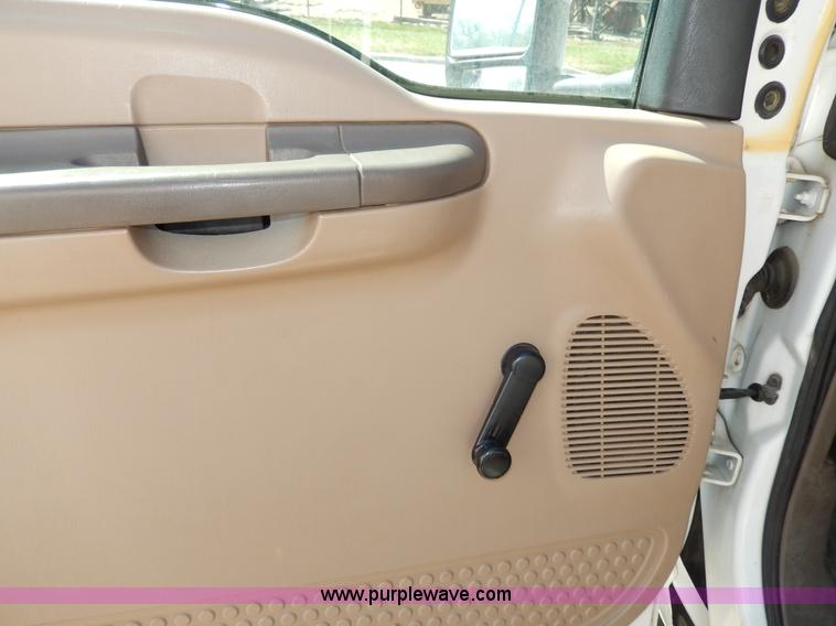 image for item D8045 1999 Ford F250 Super Duty SuperCab pickup truck