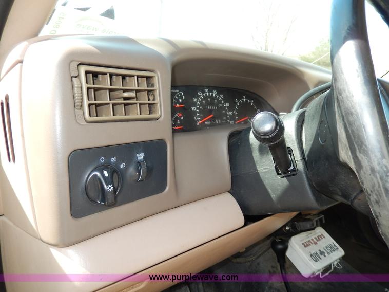 image for item D8045 1999 Ford F250 Super Duty SuperCab pickup truck