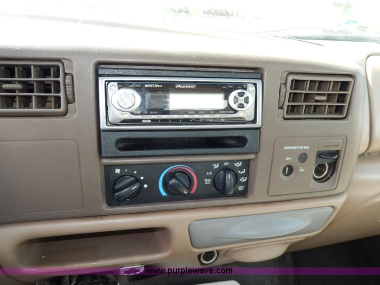 image for item D8045 1999 Ford F250 Super Duty SuperCab pickup truck