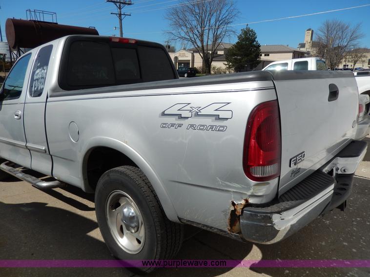 image for item D8047 2000 Ford F150 XLT Off-Road SuperCab pickup truck