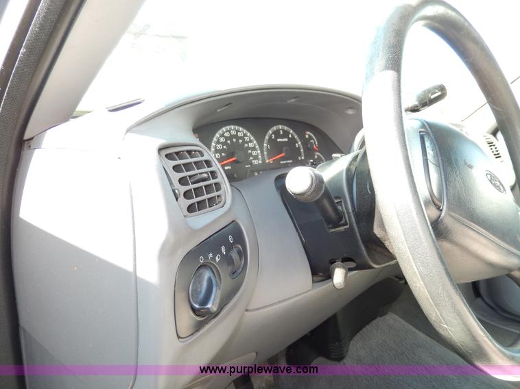 image for item D8047 2000 Ford F150 XLT Off-Road SuperCab pickup truck