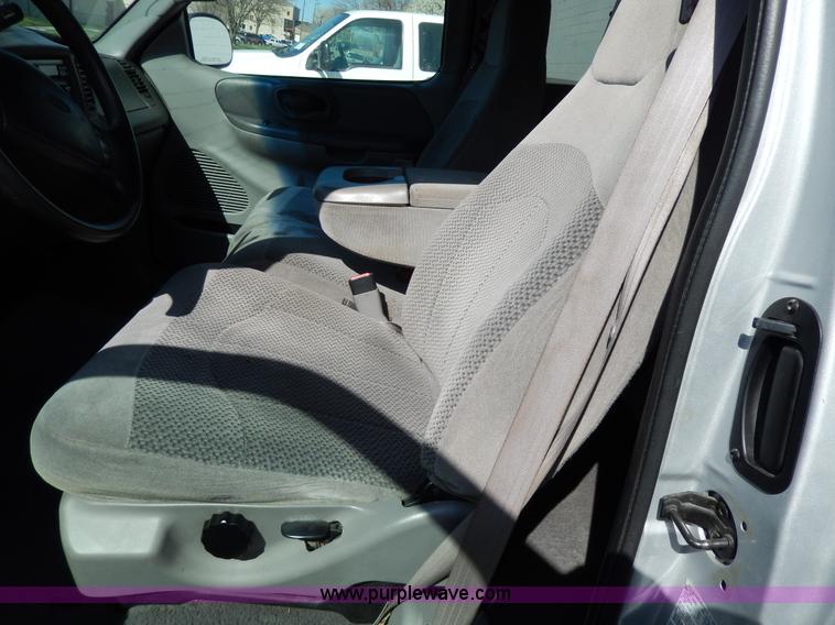 image for item D8047 2000 Ford F150 XLT Off-Road SuperCab pickup truck