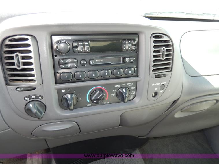 image for item D8047 2000 Ford F150 XLT Off-Road SuperCab pickup truck