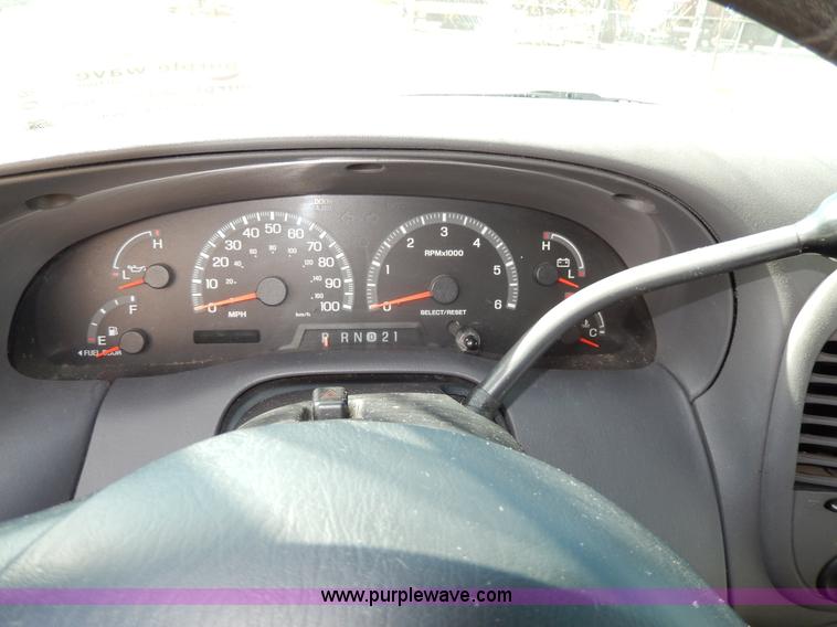 image for item D8047 2000 Ford F150 XLT Off-Road SuperCab pickup truck