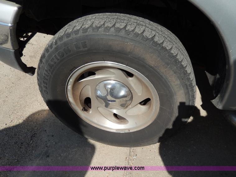 image for item D8047 2000 Ford F150 XLT Off-Road SuperCab pickup truck