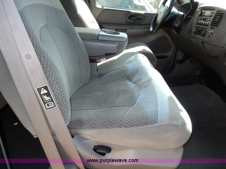 image for item D8047 2000 Ford F150 XLT Off-Road SuperCab pickup truck