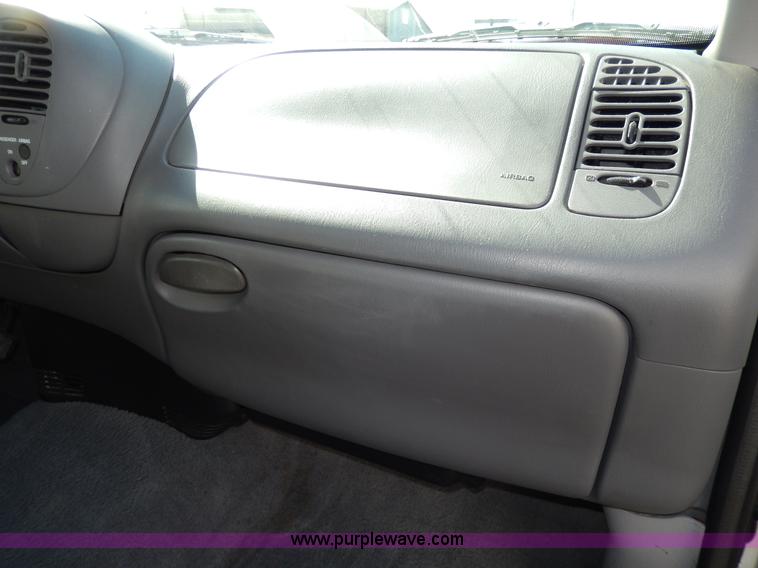 image for item D8047 2000 Ford F150 XLT Off-Road SuperCab pickup truck