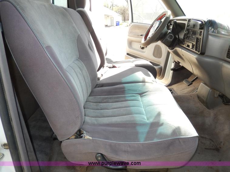 image for item D8048 1995 Dodge Ram 2500 HD Laramie SLT pickup truck