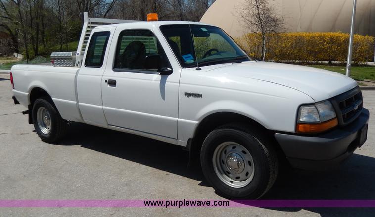 image for item D8052 2000 Ford Ranger pickup truck