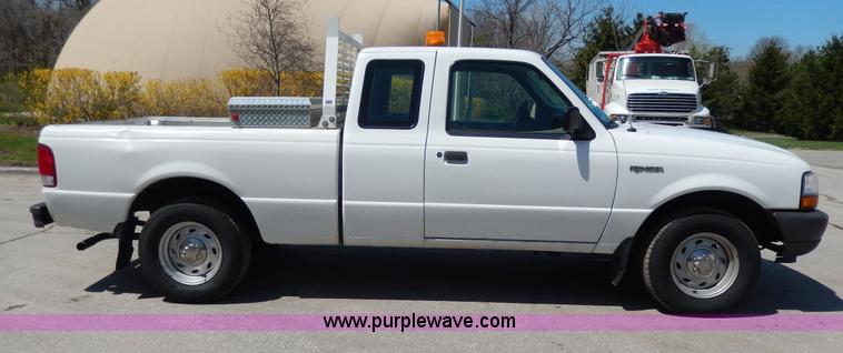 image for item D8052 2000 Ford Ranger pickup truck