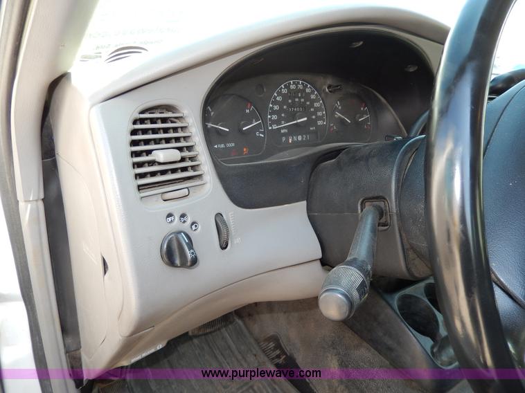 image for item D8052 2000 Ford Ranger pickup truck