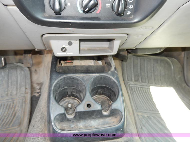 image for item D8052 2000 Ford Ranger pickup truck