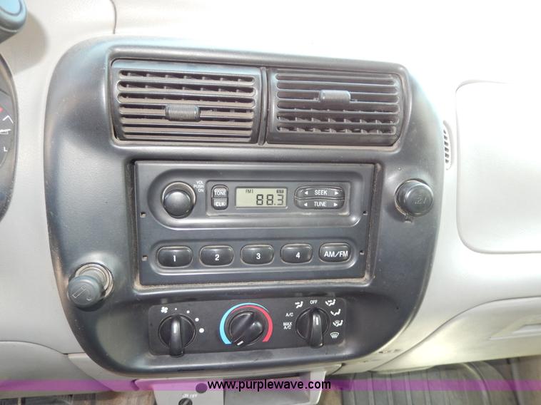 image for item D8052 2000 Ford Ranger pickup truck