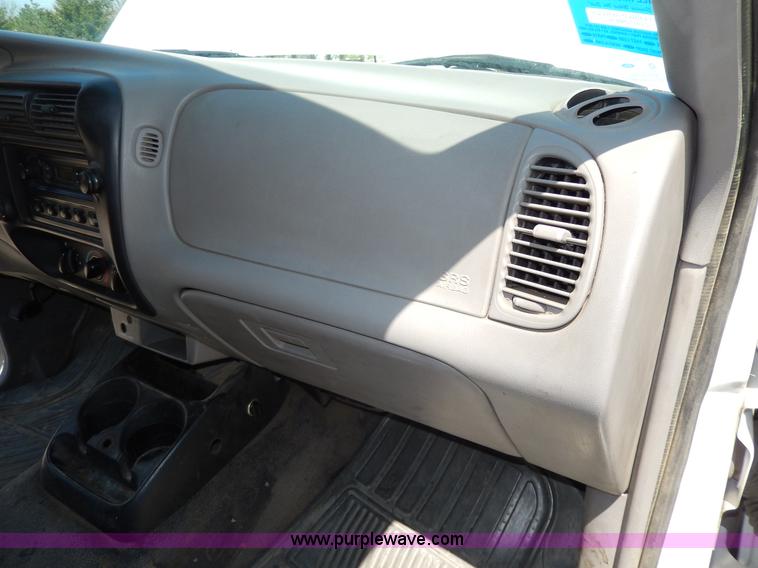 image for item D8052 2000 Ford Ranger pickup truck