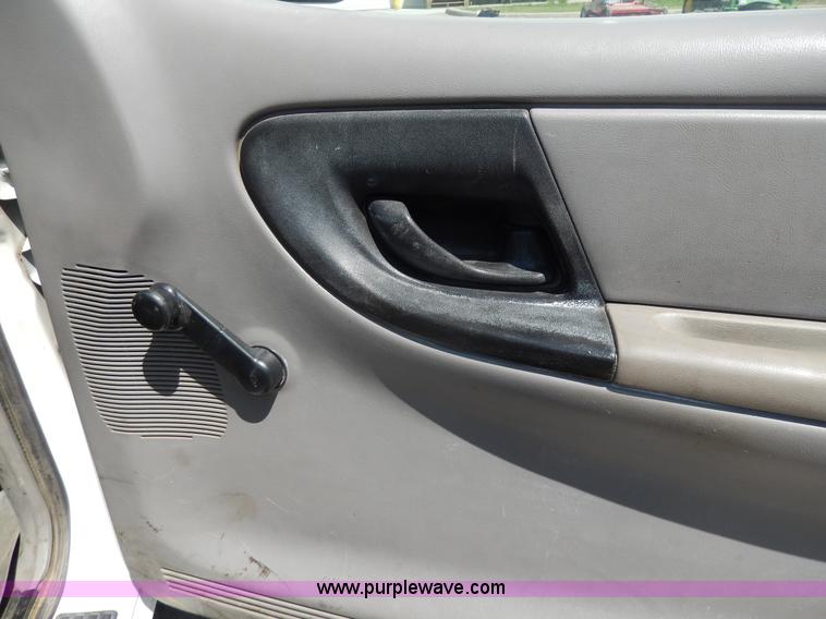 image for item D8052 2000 Ford Ranger pickup truck