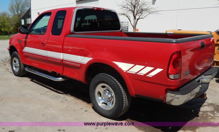 image for item D8053 1998 Ford F150 XLT SuperCab pickup truck