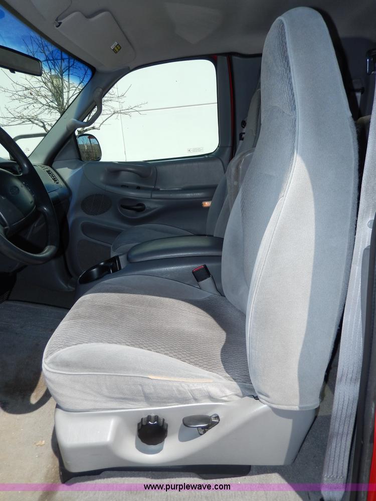 image for item D8053 1998 Ford F150 XLT SuperCab pickup truck