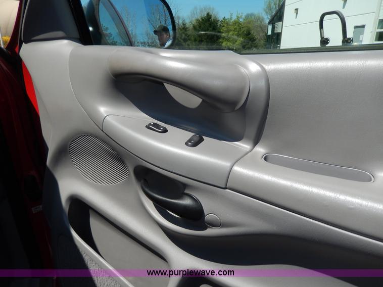 image for item D8053 1998 Ford F150 XLT SuperCab pickup truck