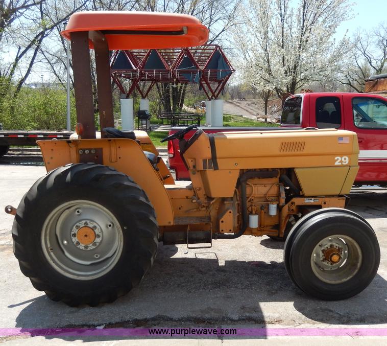 image for item D8054 1988 Case 485-380B tractor