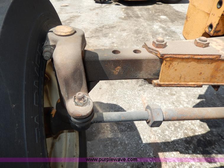 image for item D8054 1988 Case 485-380B tractor