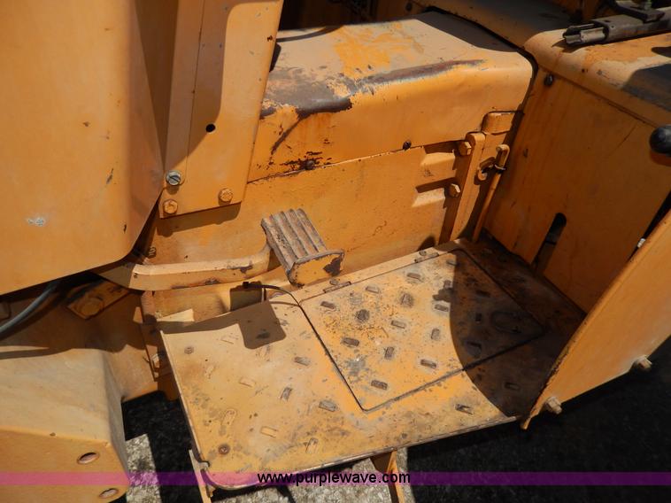 image for item D8054 1988 Case 485-380B tractor