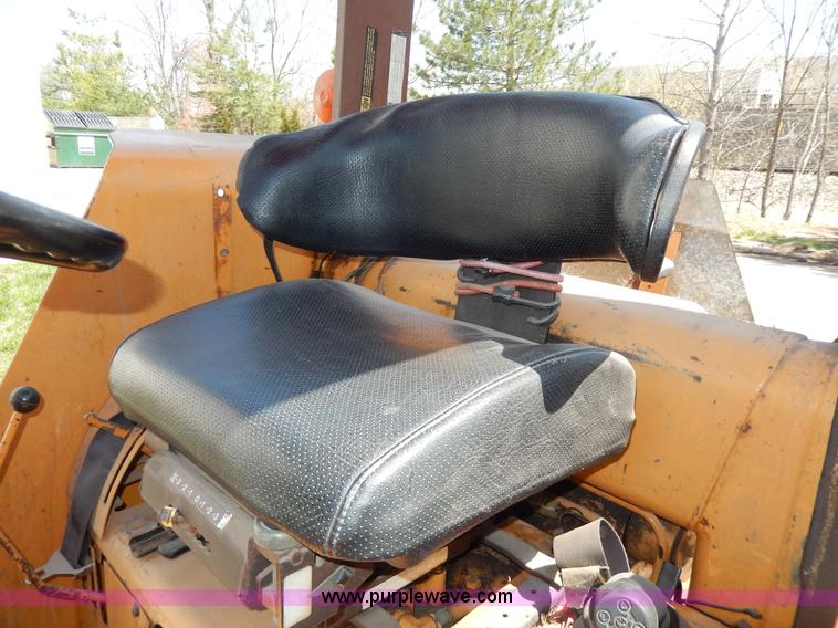 image for item D8054 1988 Case 485-380B tractor