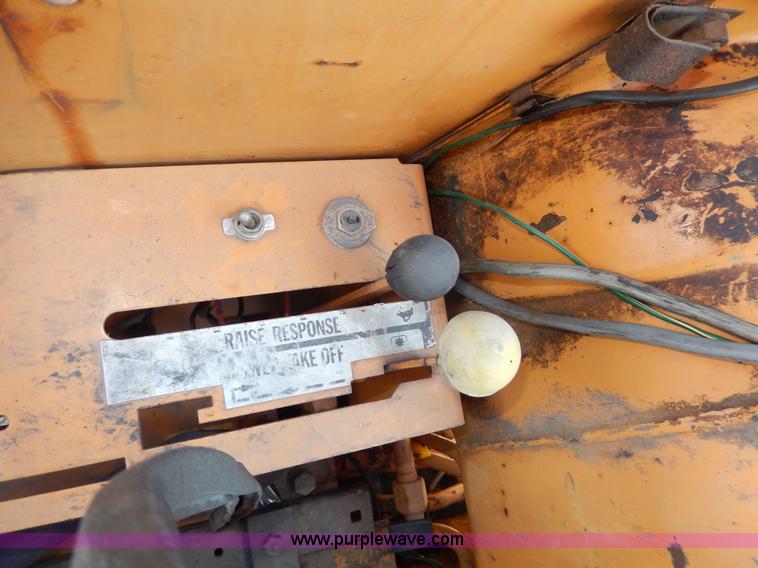 image for item D8054 1988 Case 485-380B tractor