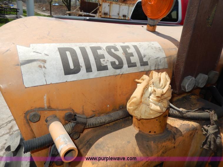 image for item D8054 1988 Case 485-380B tractor