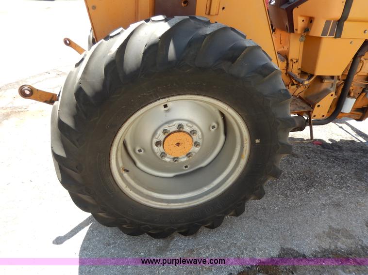 image for item D8054 1988 Case 485-380B tractor