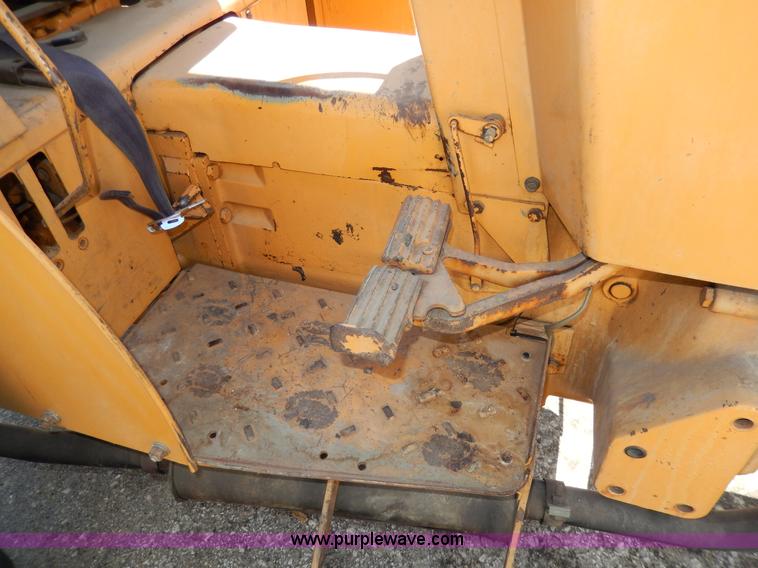 image for item D8054 1988 Case 485-380B tractor