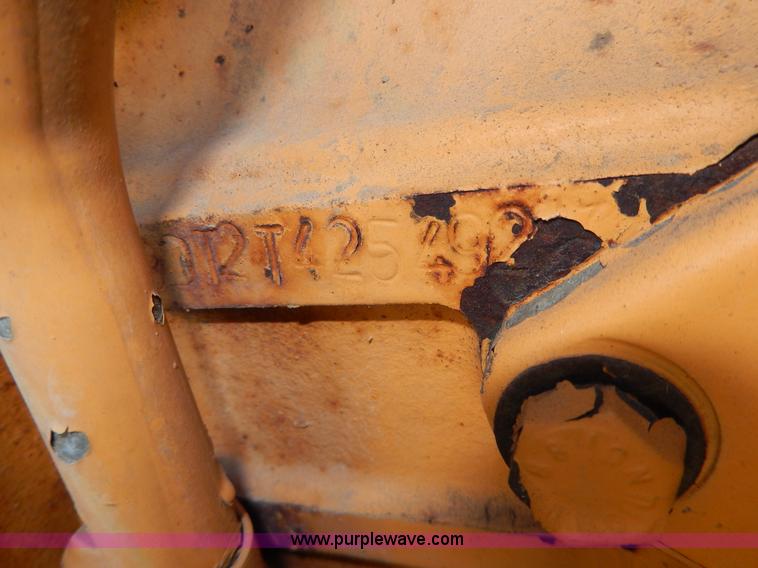 image for item D8054 1988 Case 485-380B tractor