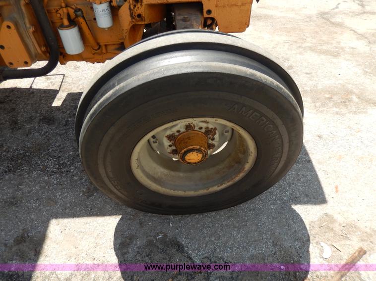 image for item D8054 1988 Case 485-380B tractor