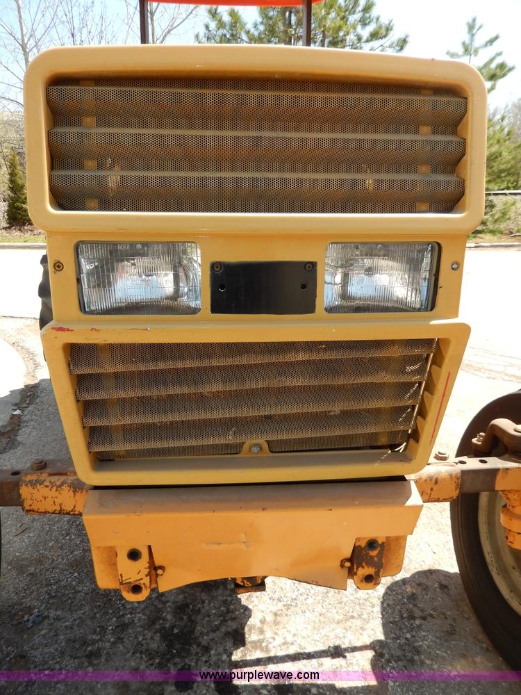 image for item D8054 1988 Case 485-380B tractor