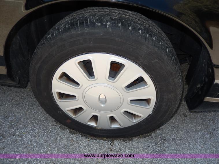 image for item D8055 2007 Ford Crown Victoria Police Interceptor